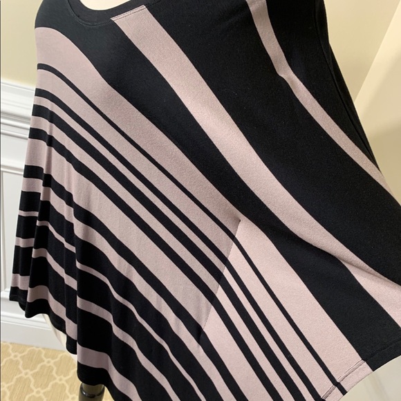 BCBG flowy top - Picture 3 of 6